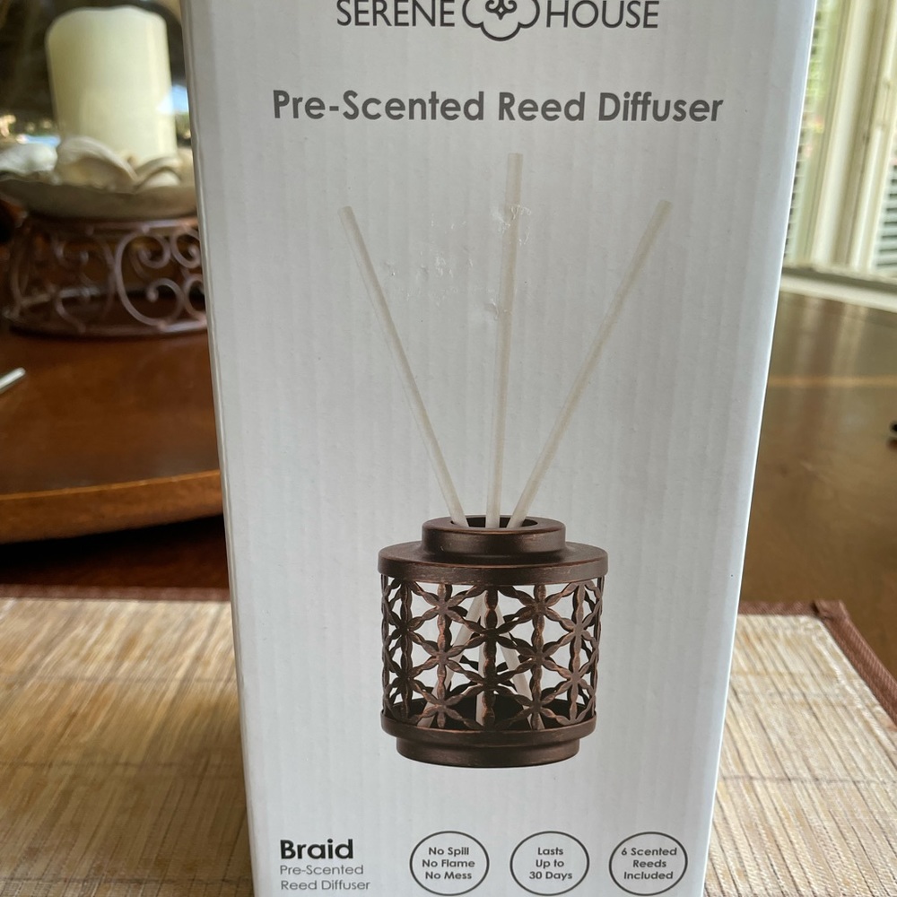 Pre-Scented Reed Diffuser - Picture 3 of 5
